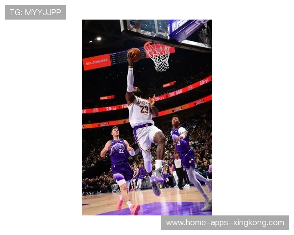 詹姆斯致命直传引发快攻，湖人攻势如潮