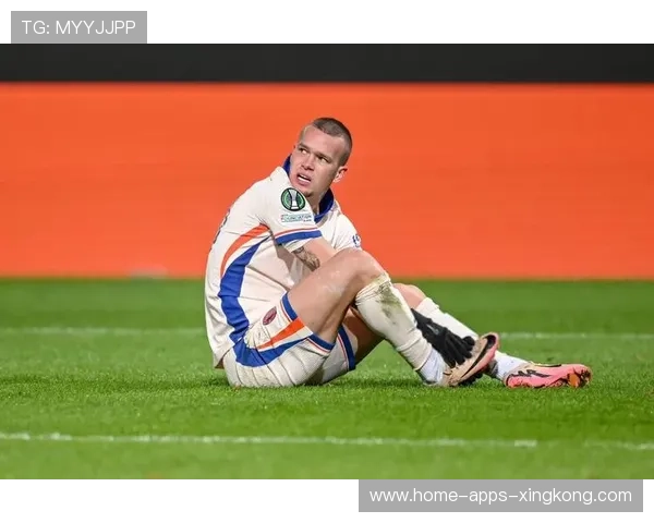 切尔西中路强行推进，穆德里克劲射撕裂球网